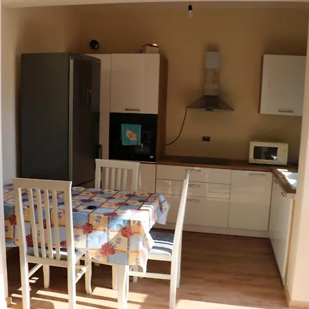 Bujtina Dhuli Holiday home *
